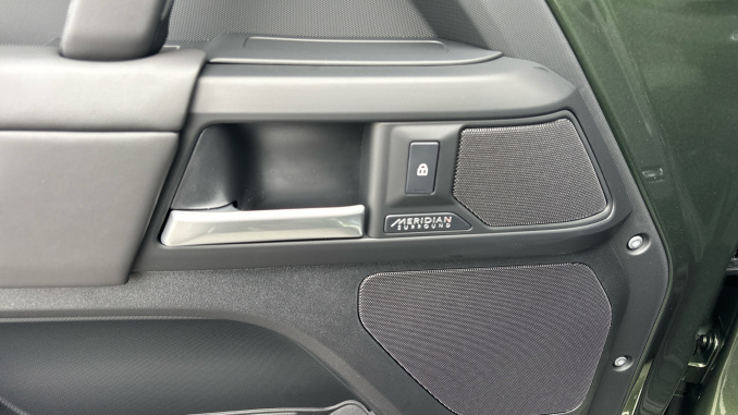 Land Rover Defender 3.0 D250 X-Dynamic HSE 90 3dr Auto Diesel Estate - Image 37